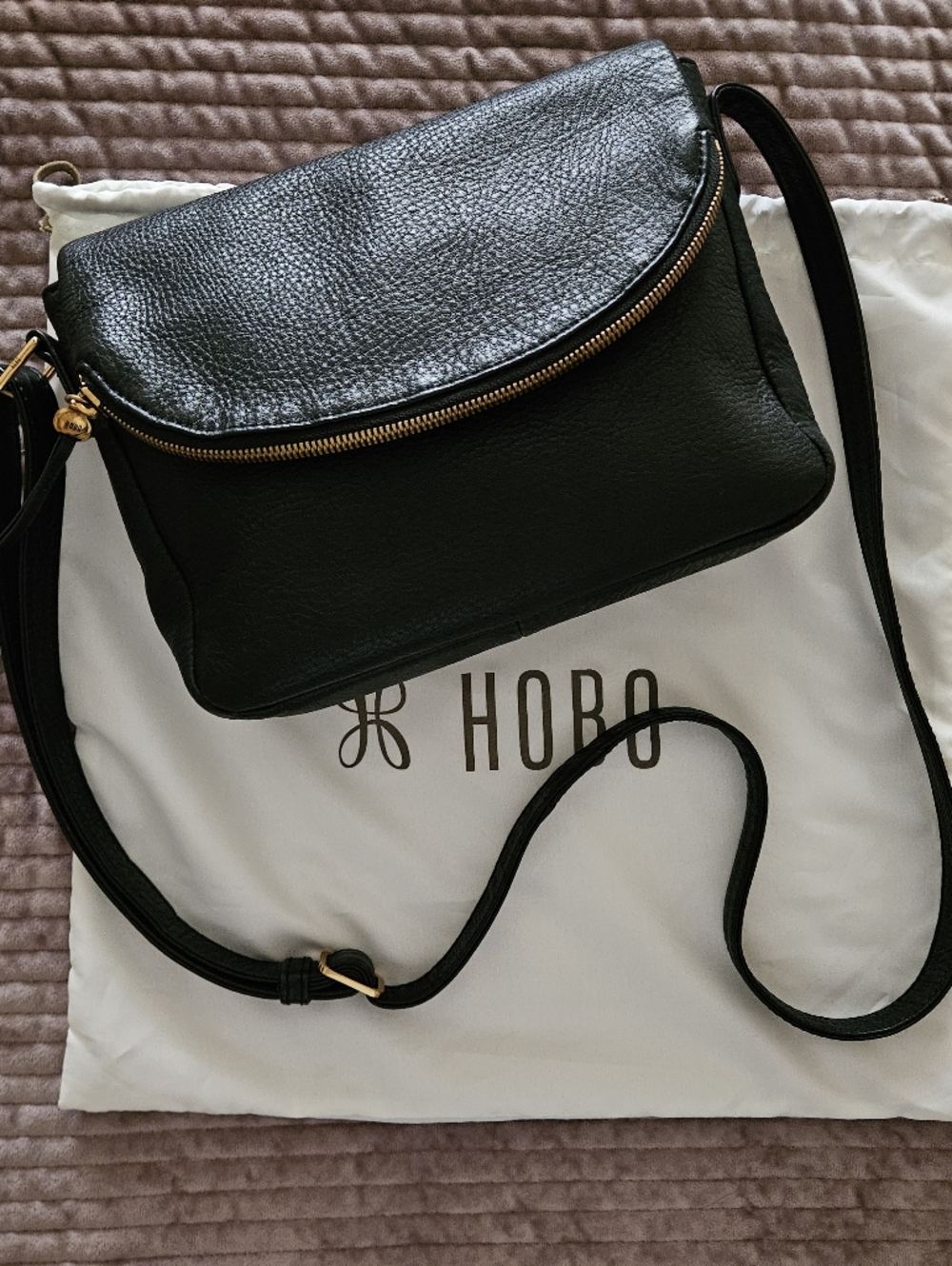 HOBO Fern Messenger Crossbody Handbag - Black Pebbled Leather